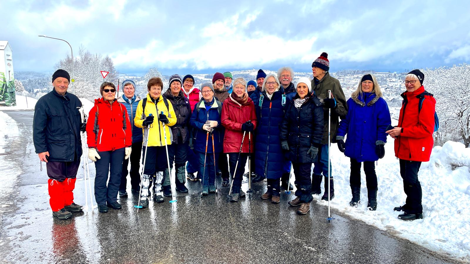Wandergruppe am Start zur Aschermittwochs-"Schnee"-Wanderung